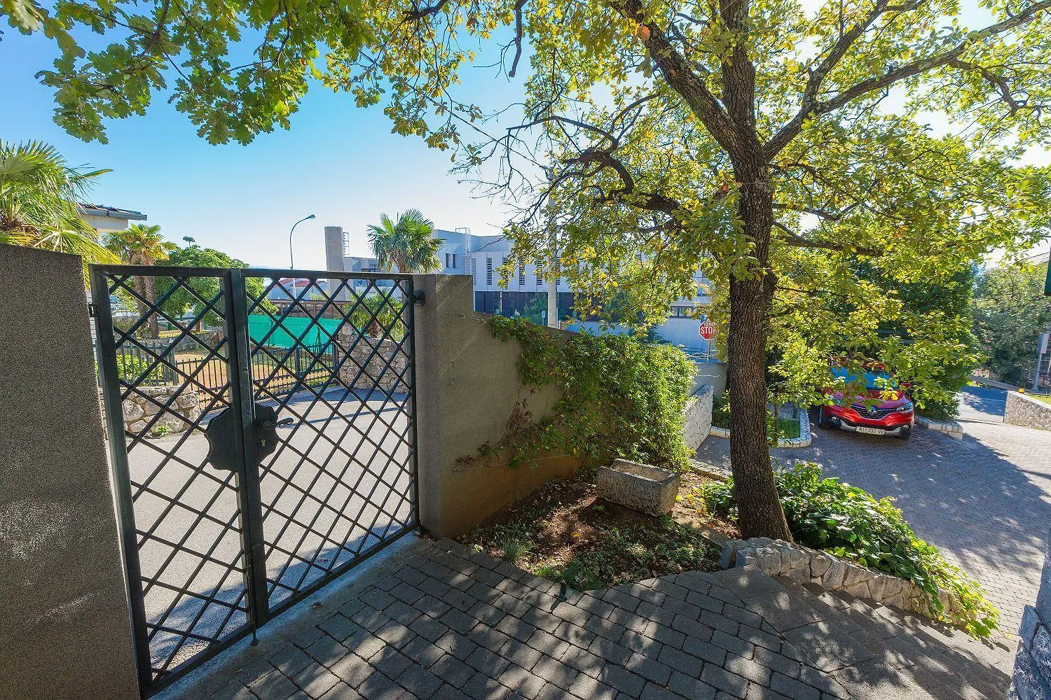 קריקווניצה Idyllisches Apartment Nur 250 Meter Zum Strand Mit Meerblick, Privater Terrasse, Privatparkplatz